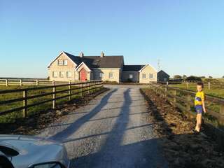 Отели типа «постель и завтрак» Stonehouse with the red door Эннис-0